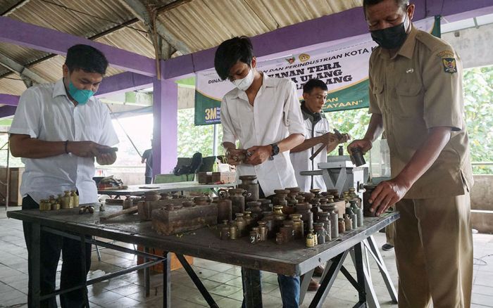 Uji Akurasi, Pemkot Kediri Sidang Tera dan Tera Ulang Timbangan Pedagang Pasar Kota Kediri