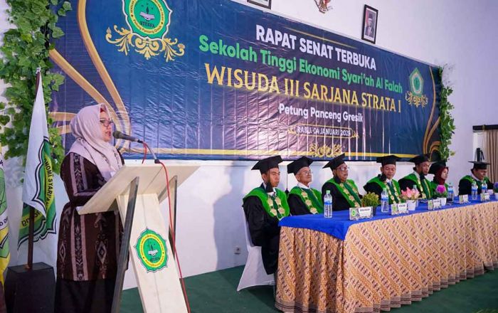 Berikut Pesan Wakil Bupati Gresik saat Hadiri Wisuda III STESFA