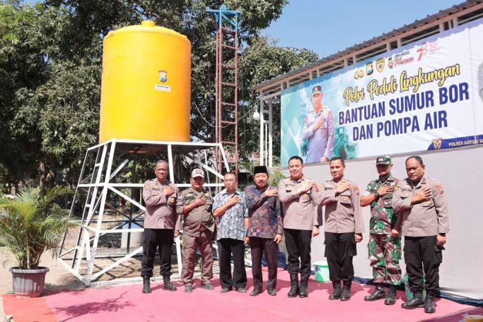 Atasi Krisis Air Bersih, Kapolres Gresik Bantu Sumur Bor Warga Randupadangan