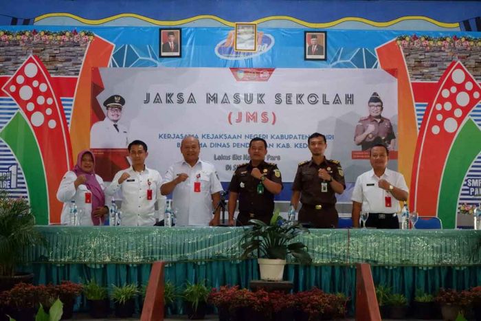 Kejari Kabupaten Kediri Gelar JMS di SMPN 1 Pare