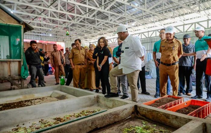 Bupati Gresik Resmikan TPS3R di Desa Manyarejo