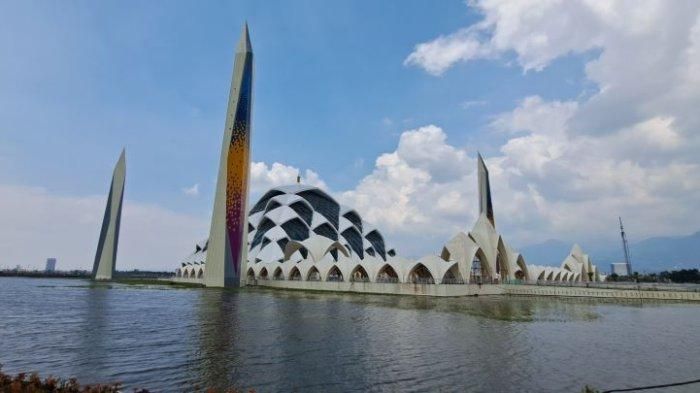 Kolam Masjid Al-Jabbar Dipakai Renang, Begini Tanggapan Ridwan Kamil