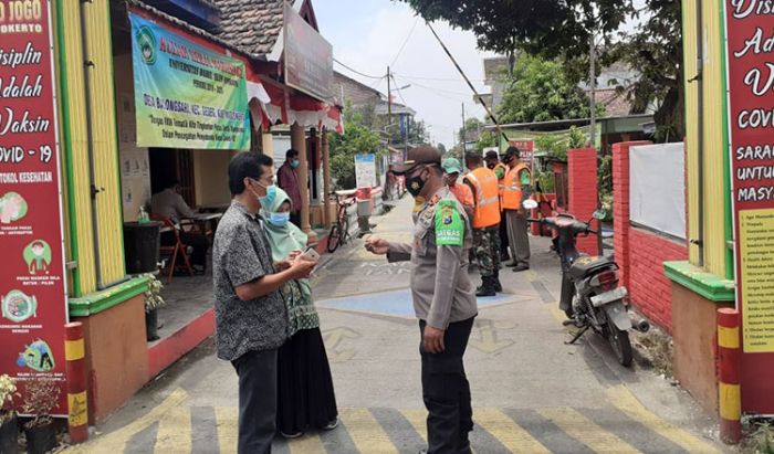 Tekan Penyebaran Covid-19, Muspika Kecamatan Gedeg Razia Masker Hingga ke Pelosok Desa