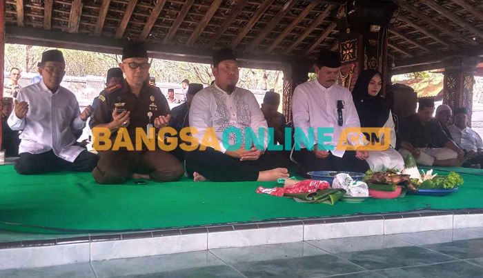 Kenang Masa Lalu, Wali Kota Madiun Ziarah ke Makam Pendiri Kota Pendekar