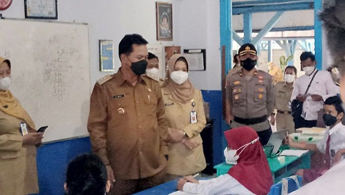 Tinjau Uji Coba PTM di Sekolah Dasar, Wali Kota Maidi Pastikan Kesiapan Perangkat Pendukungnya