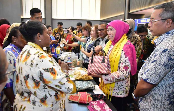 Gubernur Khofifah Gelar Misi Dagang Perdana di Papua, Catatkan Transaksi Rp246 Miliar