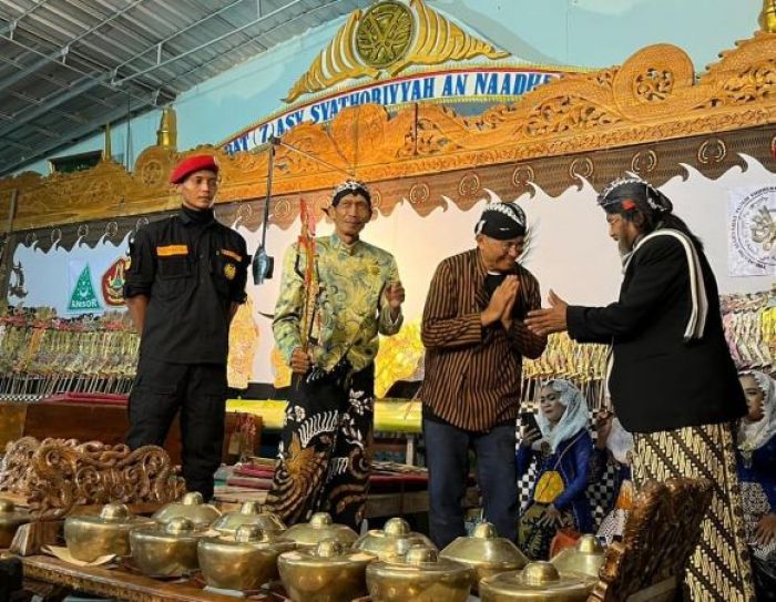 Syekh Siti Jenar, Cacing Asal Manusia, Nguping Ilmu Makrifat di Tengah Laut