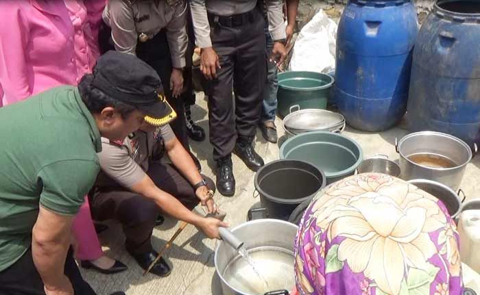 Tiga Bulan Warga Kekeringan, Polres Jombang Bantu Air Bersih