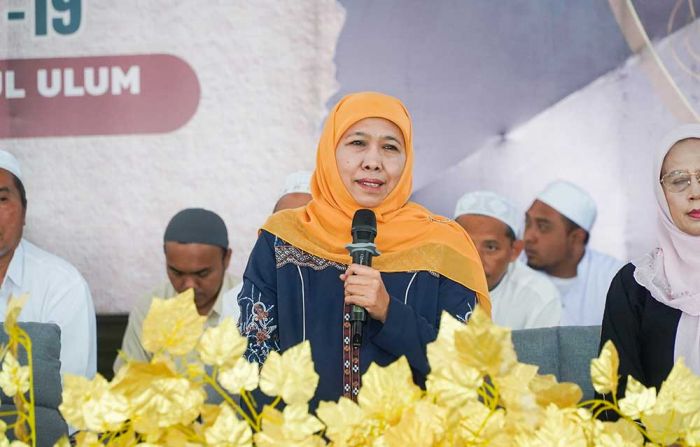 Hadiri Haul di Mlokorejo Jember, Khofifah Harap PP Bustanul Ulum Terus Berikan Siraman Keilmuan