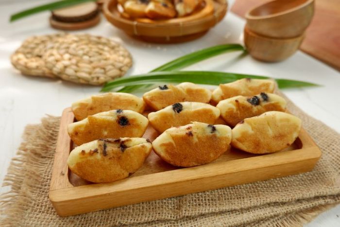 Resep Kue Pukis Topping Keju dan Kismis