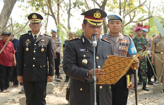 Kapolres Gresik Pimpin Upacara Pemakaman Aipda Wahyudi