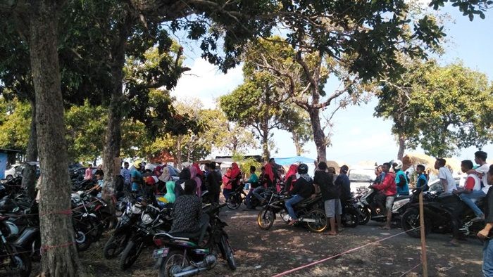 ​Pantai Jumiang Pamekasan Dibanjiri Ribuan Wisatawan