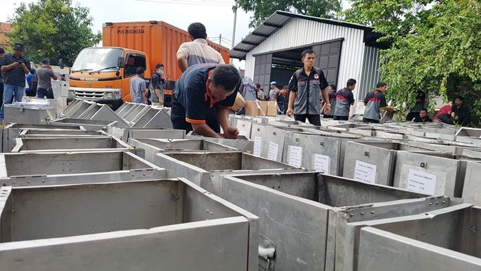 KPU Pasuruan Jemur Ribuan Kotak Suara Sebelum Didistribusikan