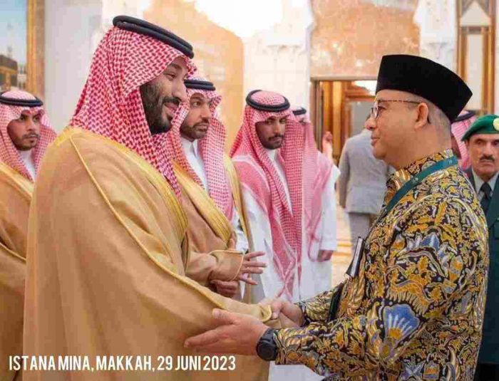 Dicap Tukang Ngibul Naik Haji, Anies Unggah Foto Berjabat Tangan dengan Putra Mahkota MBS