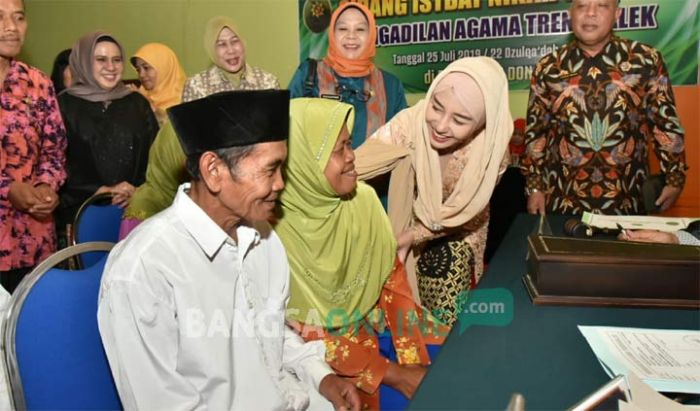 Pemkab Trenggalek Nikahkan 128 Pasangan Suami Istri yang Belum Kantongi Surat Nikah Resmi