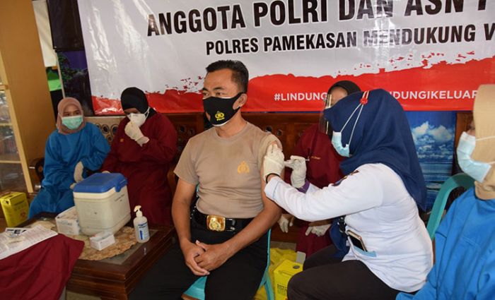 Mulai Hari Ini, ​Seluruh Personel Polres Pamekasan Divaksinasi Covid-19 Secara Bertahap