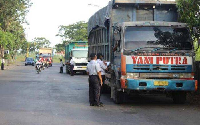 Carut Marut Aktivitas Kendaraan Besar di Gresik (4/habis), Petugas Diminta Intens Razia