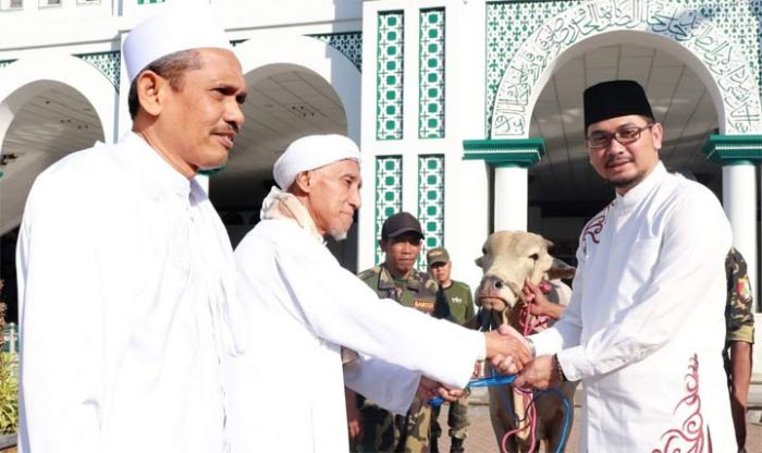 Usai Salat Ied, Wakil Wali Kota Pasuruan Serahkan Hewan Qurban