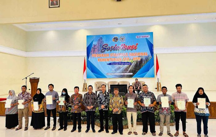 Gandeng Anggota DPR RI, BPN Kabupaten Probolinggo Bagikan Sertifikat dan Gelar Sosialisasi