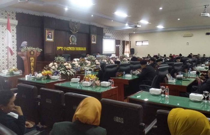 Pjs Bupati Trenggalek Sampaikan Nota Keuangan RAPBD 2025