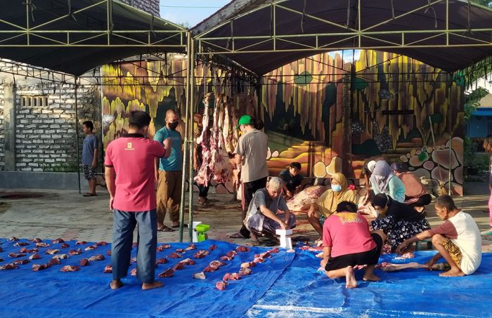 ​Jemaah Masjid Muttaqin Laden Pamekasan Berkurban 3 Ekor Sapi dan 3 Kambing