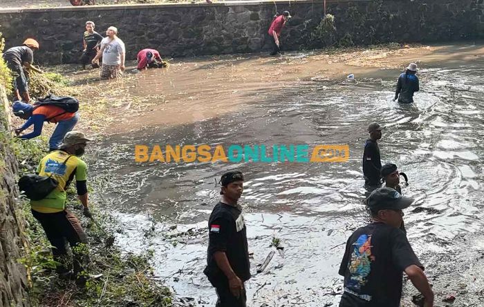 ARPL Kediri Gelar Aksi Bersih-Bersih Sampah di Kawasan SLG