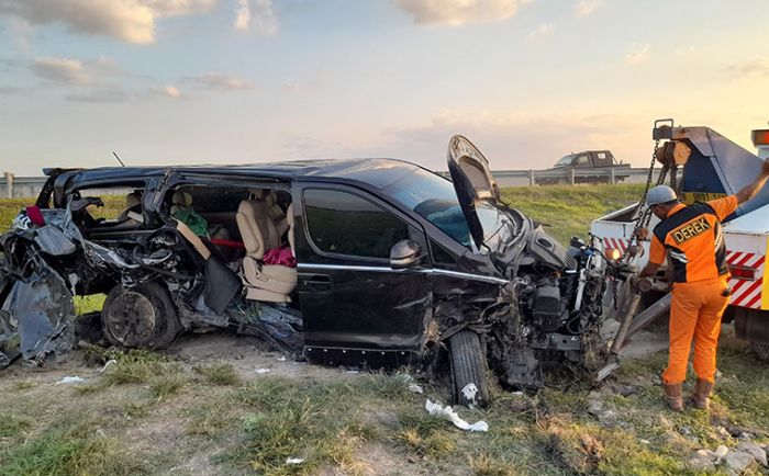 Minibus Pecah Ban di Ruas Tol Ngawi, Satu Penumpang Tewas di Lokasi, 4 Orang Luka-luka