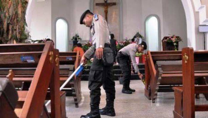 ​Polres Sumenep Sisir Gereja Jelang Natal