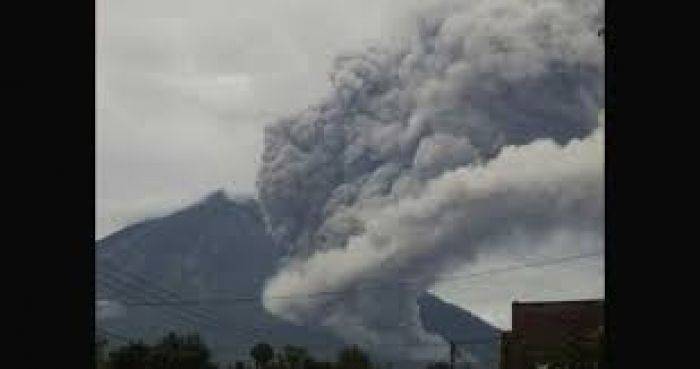 Pasca Gunung Semeru Muntahkan Wedhus Gembel, Warga Diminta Waspada