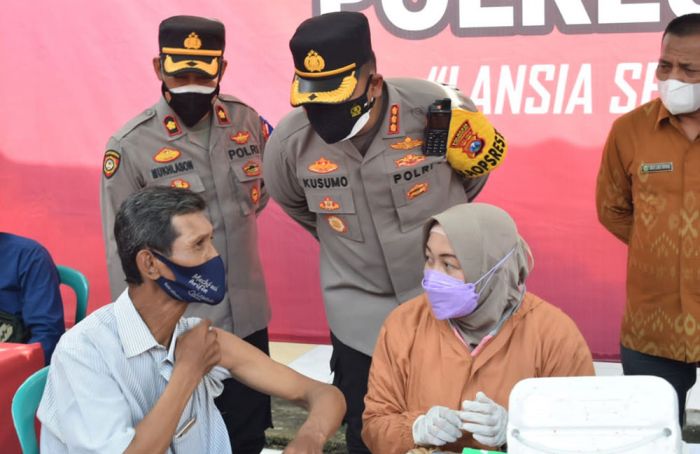 Percepat Herd Immunity, Polresta Sidoarjo Giatkan Vaksinasi untuk Lansia 