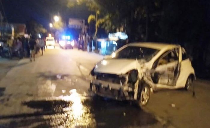 Honda Brio Tabrak Pagar Balai Desa Kebaron Sidoarjo, 1 Meninggal Dunia