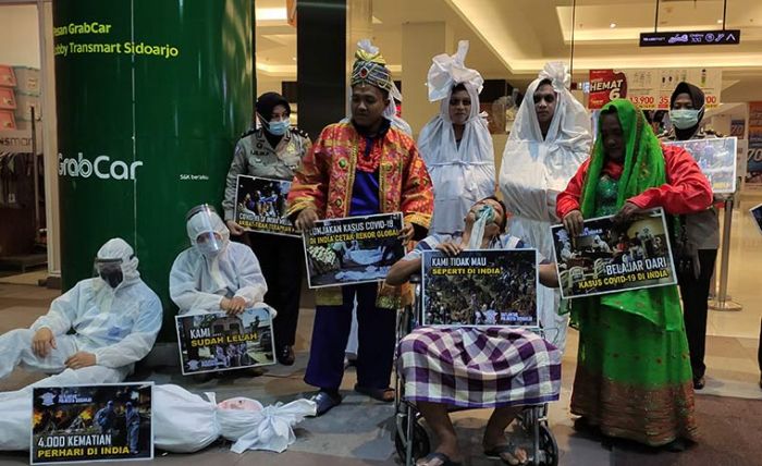 Warga Sidoarjo Dihebohkan Munculnya Pocong dan Pasien Covid-19 di Jalanan dan Mall