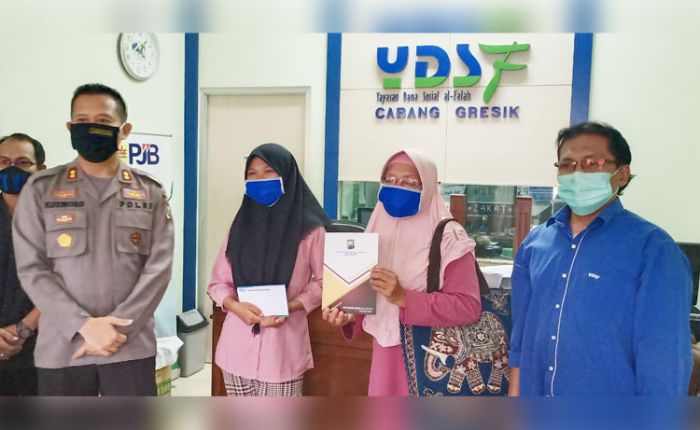 Kapolres Gresik Bantu Ibu yang Tak Bisa Bayar Biaya Berobat Anaknya di RSUD Ibnu Sina