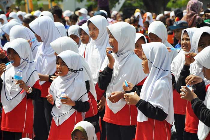 Ribuan Siswa dan Masyarakat Gresik Ikuti Periksa Gigi Gratis