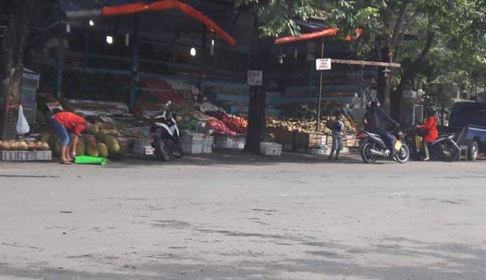 Penertiban PKL di GKB: Penjual Buah Tidak Dirazia, Satpol PP Dituding Tebang Pilih