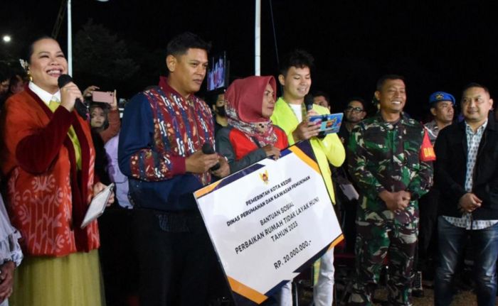 Wali Kota Kediri Serahkan Bantuan RTLH di Puncak Festival ANTV Rame