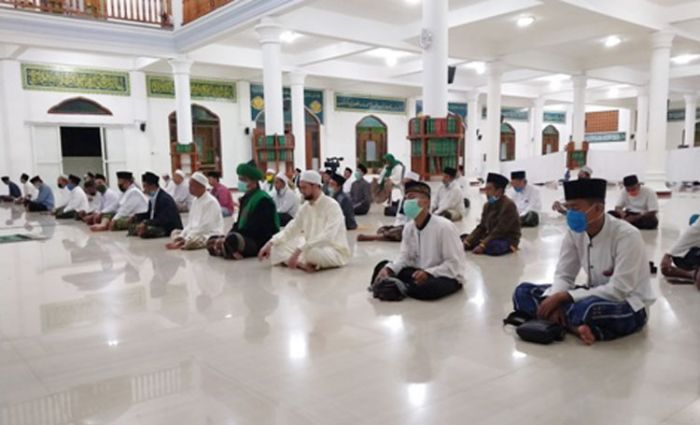 ​Usai Salat Malam untuk Covid-19, Kiai Asep Pimpin Tahlil 75 Tahun Wafatnya Hadratussyaikh