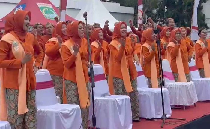 Paduan Suara Perumda Tirta Kanjuruhan Meriahkan Upacara HUT ke-1263 Kabupaten Malang 