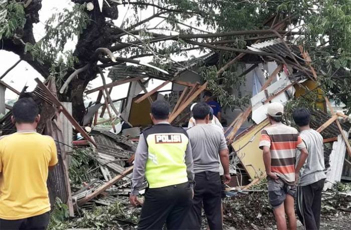 Puting Beliung di Glagah Lamongan Sebabkan 23 Rumah Rusak Parah