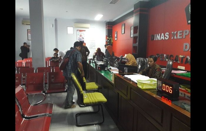 OTT Dispendukcapil Blitar, Satgas Saber Pungli Polres Ciduk 2 Calo dan 1 PNS