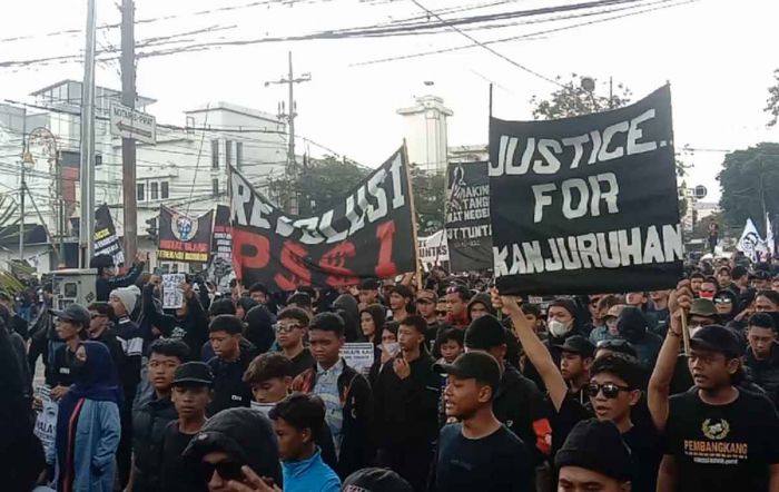  40 Hari Tragedi Kanjuruhan, Ribuan Aremania Turun ke Jalan, Serukan Aksi Perlawanan