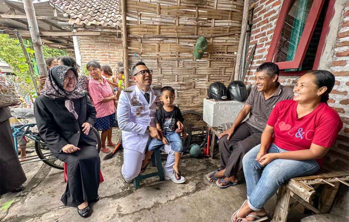 Sinergi Turunkan Stunting, Pj Wali Kota Mojokerto dan Jajaran Kompak Salurkan Bantuan di Hari Otoda