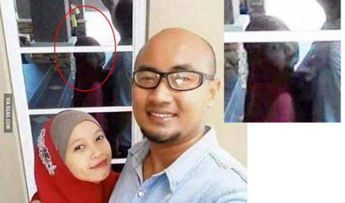 Selfie yang Ditemani Hantu… Hiii