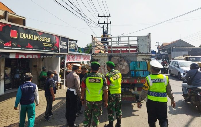 Polres Gresik Putar Balik Kendaraan Pengangkut Hewan Ternak Tanpa Dilengkapi SKKH