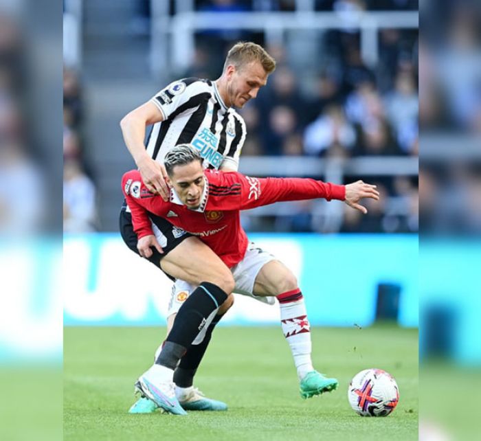 Newcastle Kalahkan Manchester United 2-0 di James Park