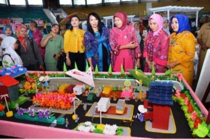 Cerdaskan Anak-anak, Ibu-ibu PKK Jember Gelar Pameran Origami