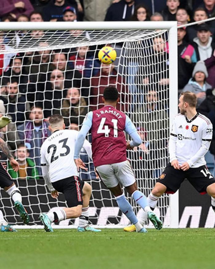 Aston Villa Permalukan Manchester United 3-1