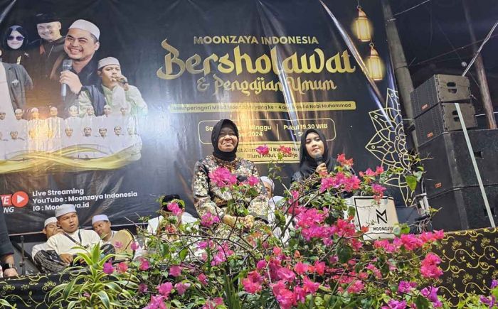 Hadiri Moonzaya Bersholawat, Risma Bercerita soal Penutupan Dolly