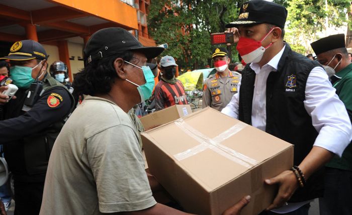 Wali Kota Eri Bergerak Serentak Bagikan Sembako ke Warga Terdampak Covid-19