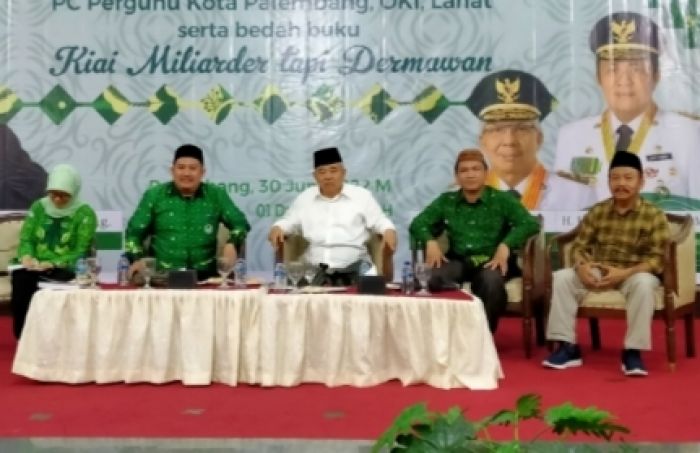 Bedah Buku Kiai Miliarder Tapi Dermawan, Peserta Terkesima Kisah Dramatis Kiai Asep